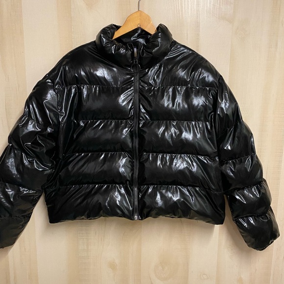 Fabletics Wander Puffer Jacket Size Large - Picture 7 of 14